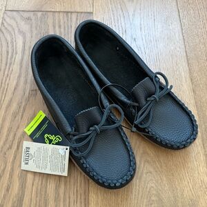 Bastien Moosehide Moccasin - Women’s Size 9 - Black & Brown Leather - NWT